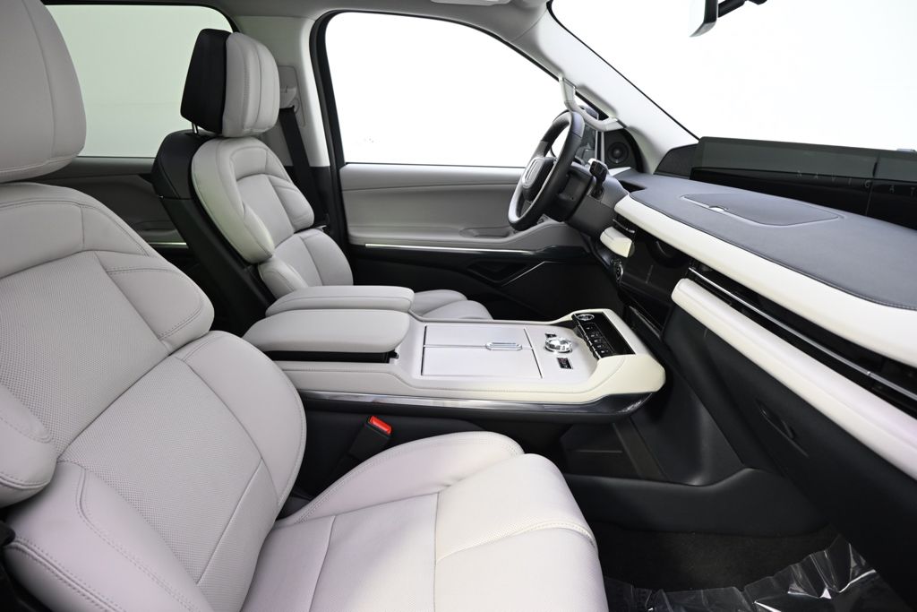 New 2026 White Lincoln Reserve image 16