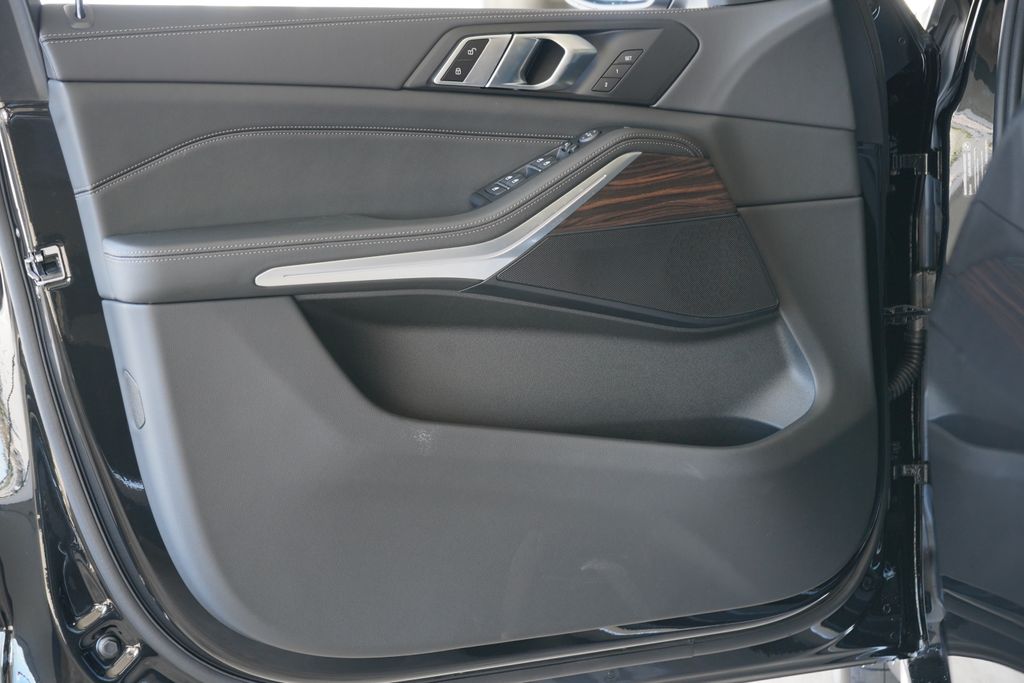 Thumbnail: 2026 BMW X5 - 9