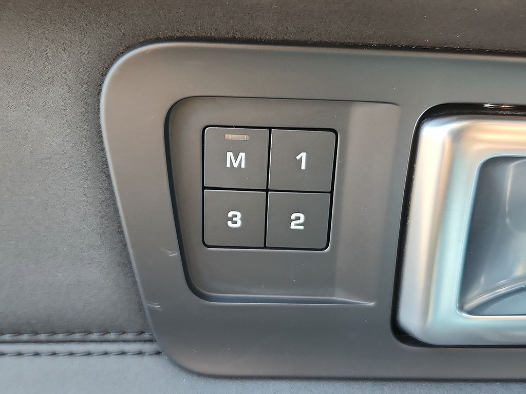 Thumbnail: 2019 Land Rover Discovery Sport - 23