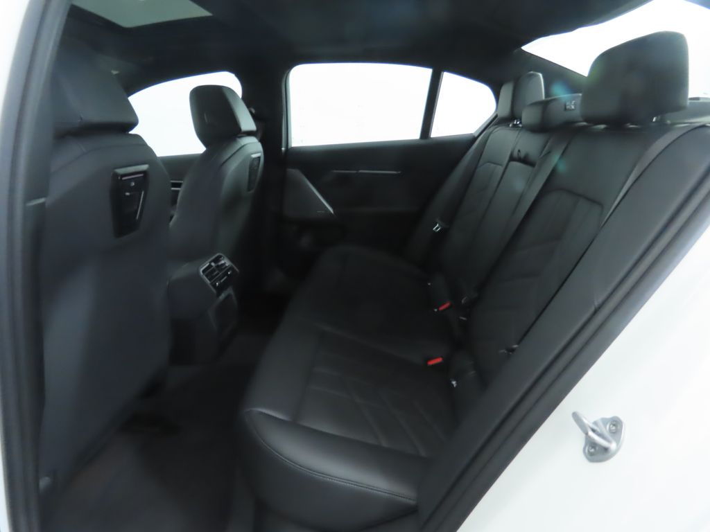 Thumbnail: 2025 BMW 5 Series - 22