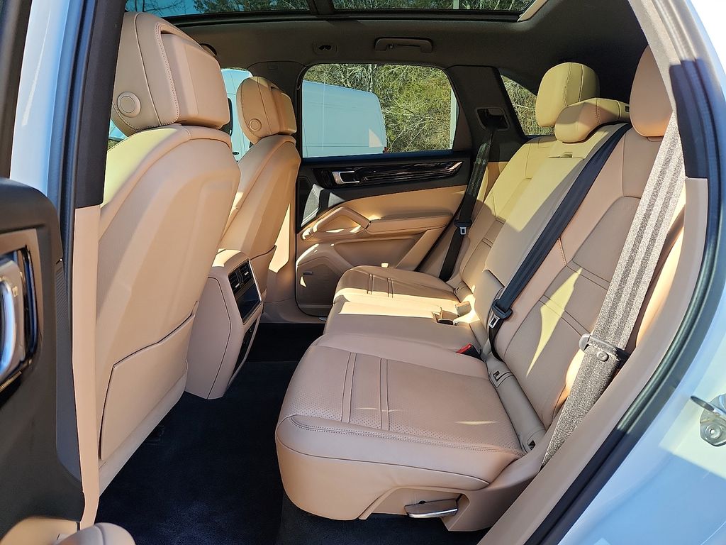 Thumbnail: 2021 Porsche Cayenne - 10