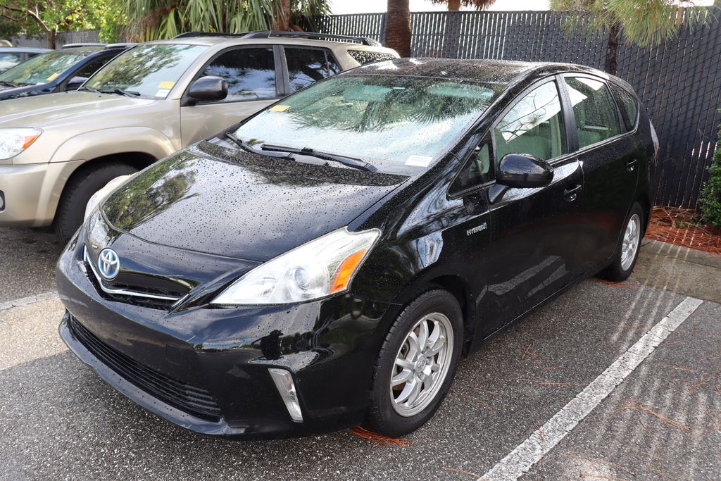 Thumbnail: 2014 Toyota Prius v - 2