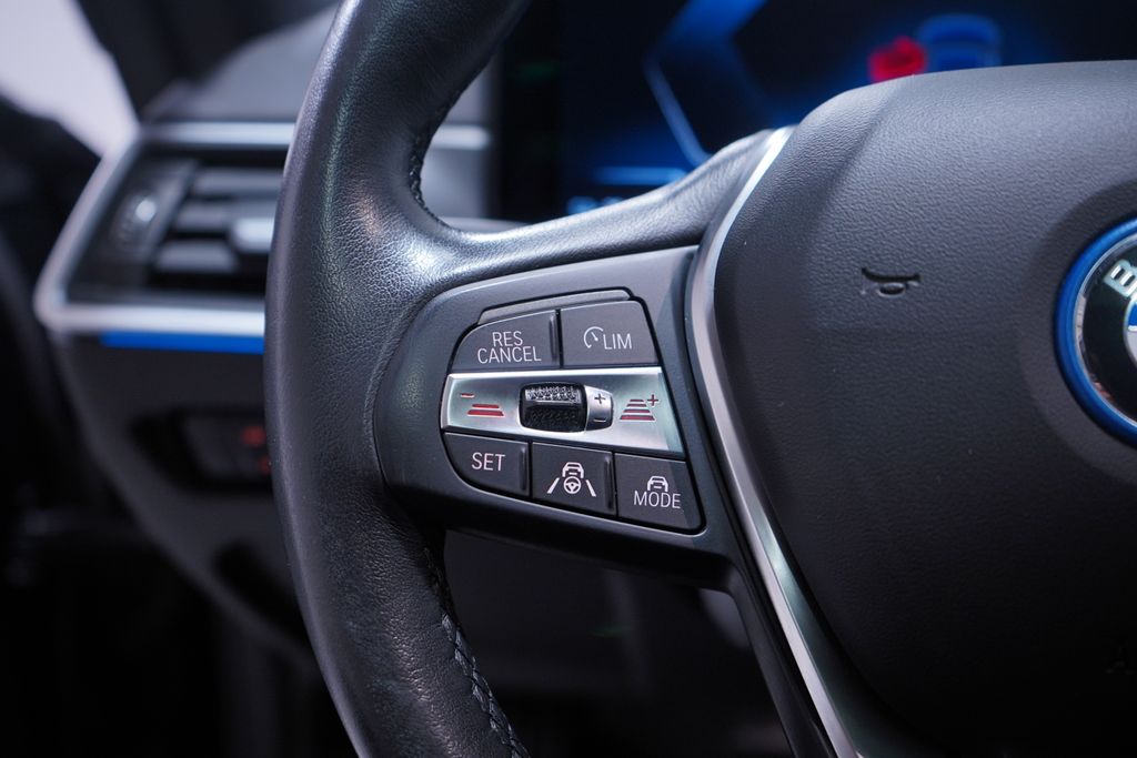 Thumbnail: 2023 BMW i4 - 20