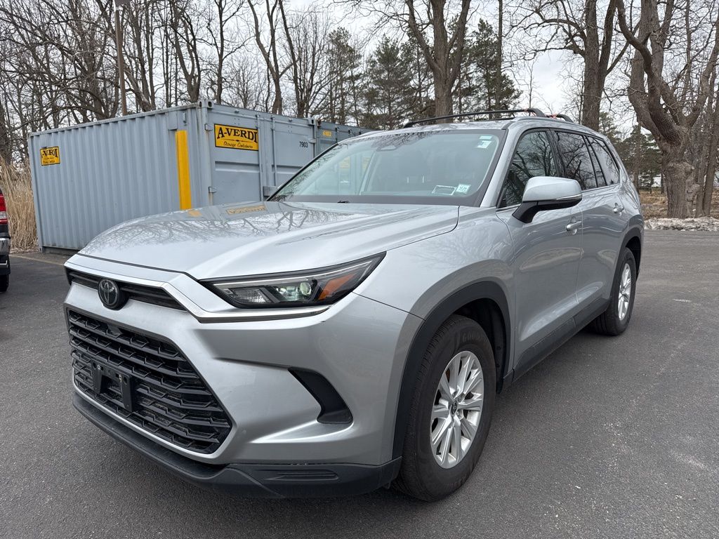 Used 2024 Silver Toyota XLE image 3