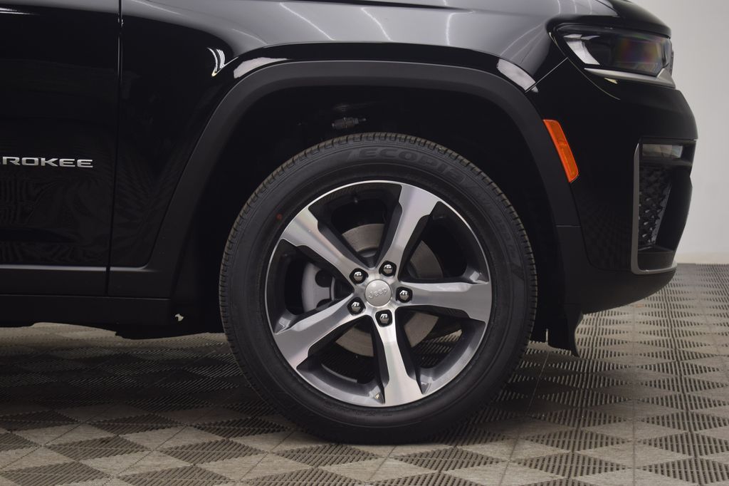 new 2026 Jeep Grand Cherokee car, priced at $45,500