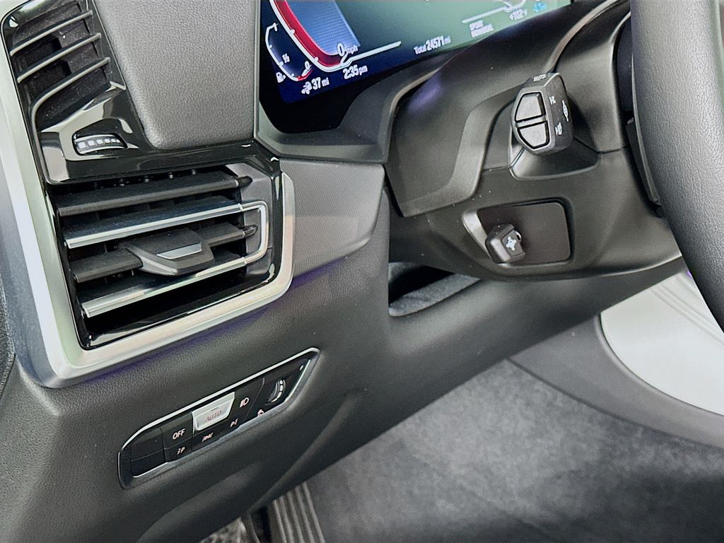 Thumbnail: 2023 BMW X5 - 10