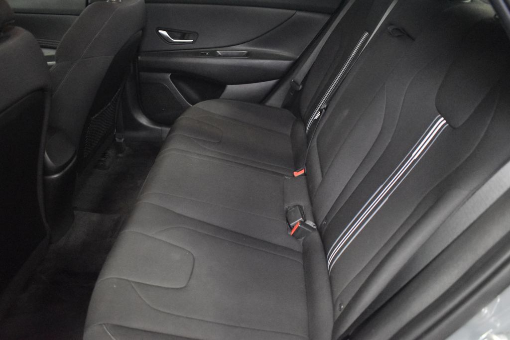 2022 Hyundai Elantra SEL 27