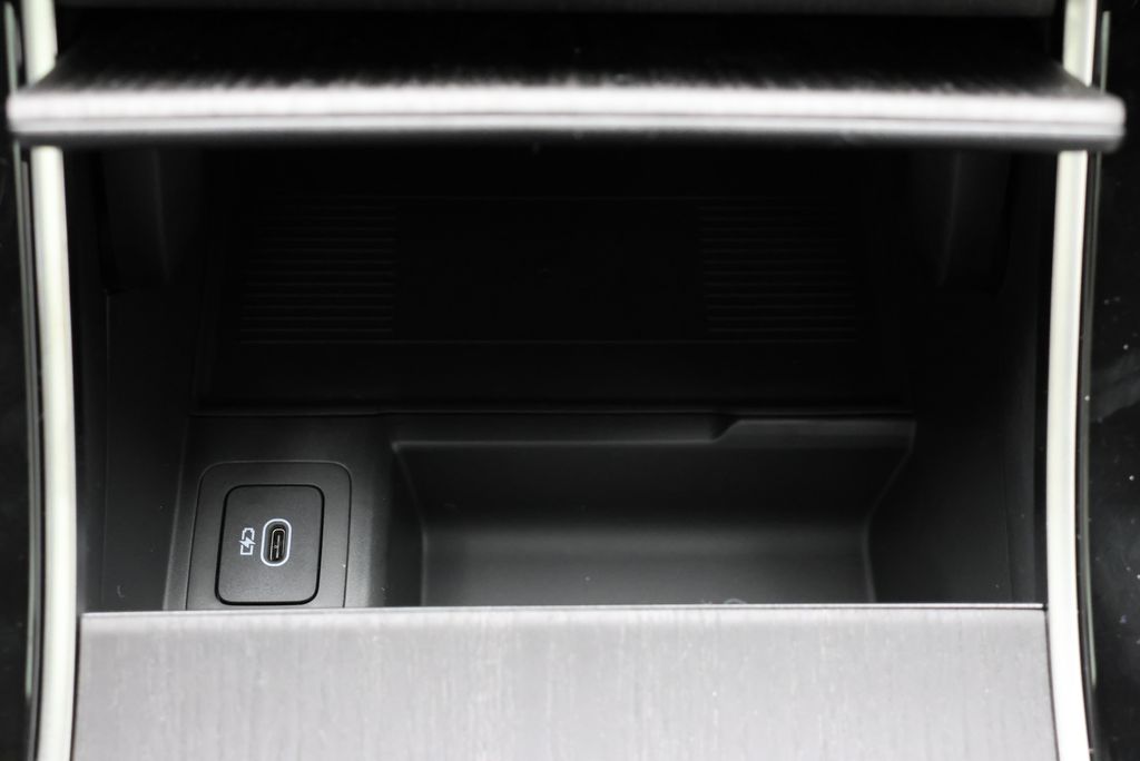 Thumbnail: 2026 Land Rover Range Rover Velar - 25