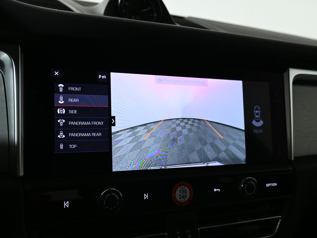 Thumbnail: 2022 Porsche Macan - 26