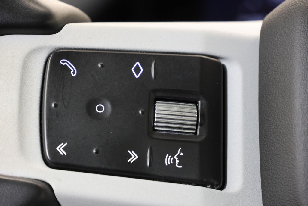 Thumbnail: 2020 Land Rover Defender - 18