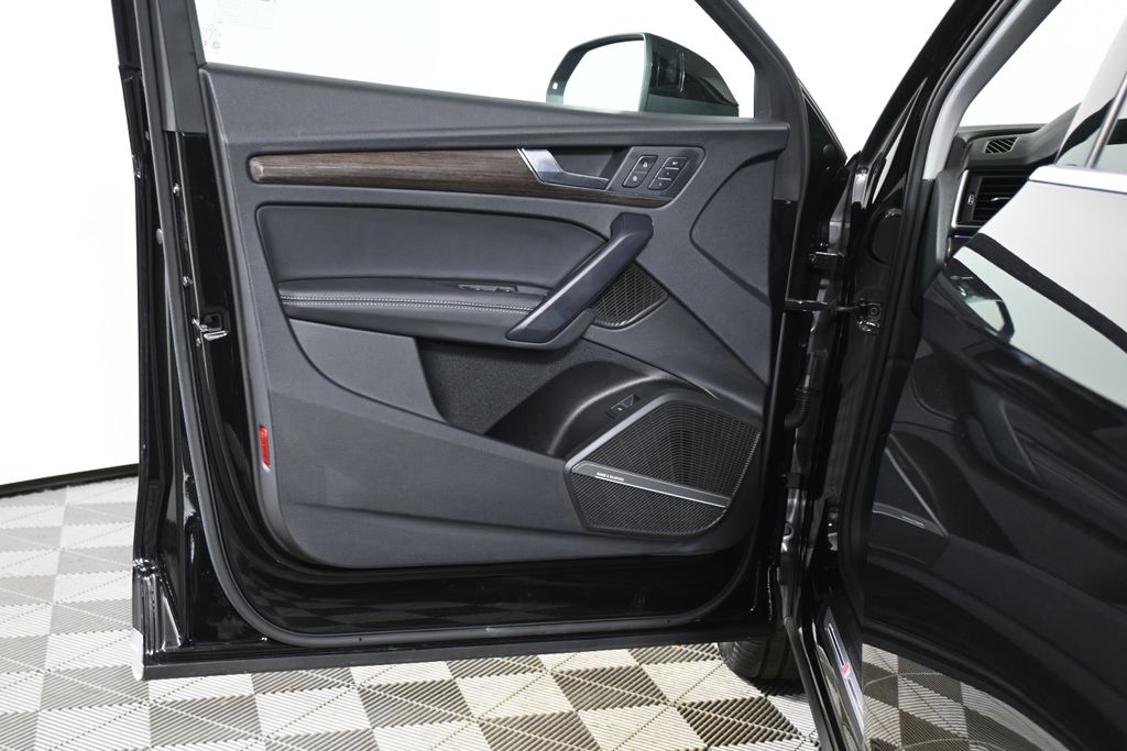 Thumbnail: 2025 Audi Q5 - 28