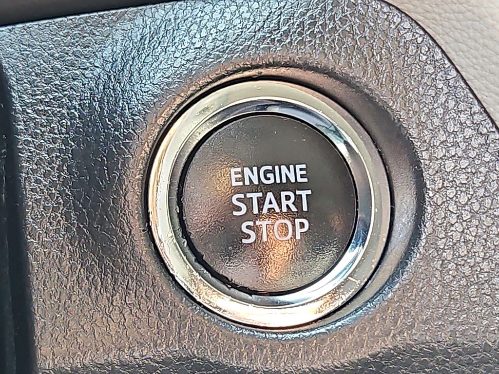 Thumbnail: 2021 Toyota RAV4 - 23