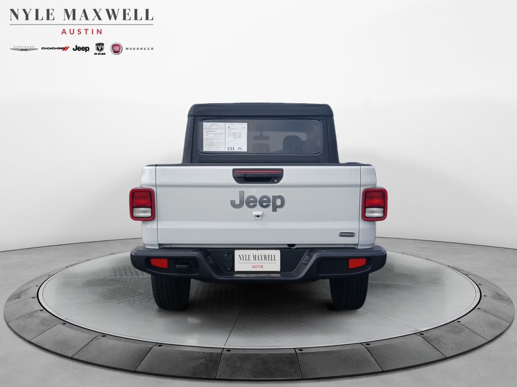 Used Car 2023 Jeep Gladiator  Overland For Sale Under $35,000 In Austin, Texas