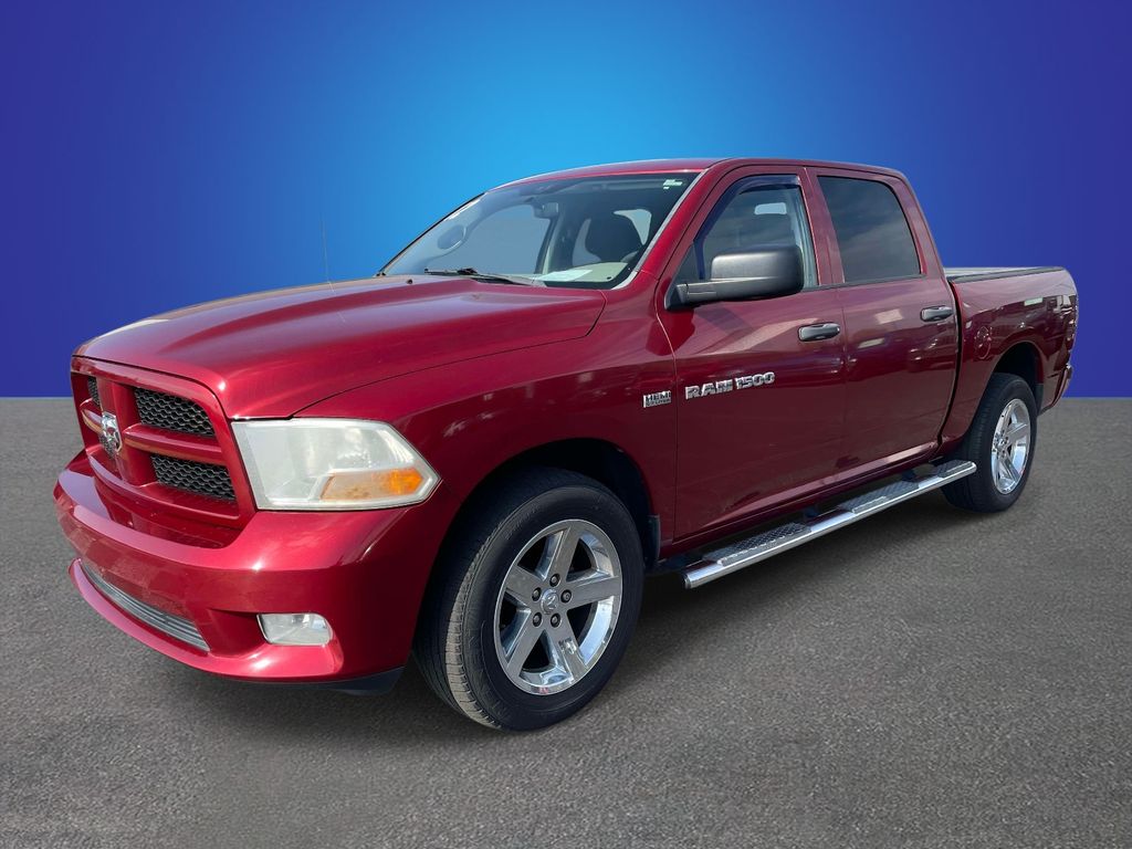 2012 RAM 1500 Express Crew Cab 4WD Rojo (Deep Cherry Red Crystal Pearlcoat) Camioneta Todo terreno 6 velocidades Automática