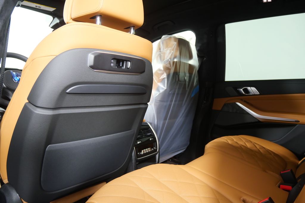 Thumbnail: 2026 BMW X7 - 19