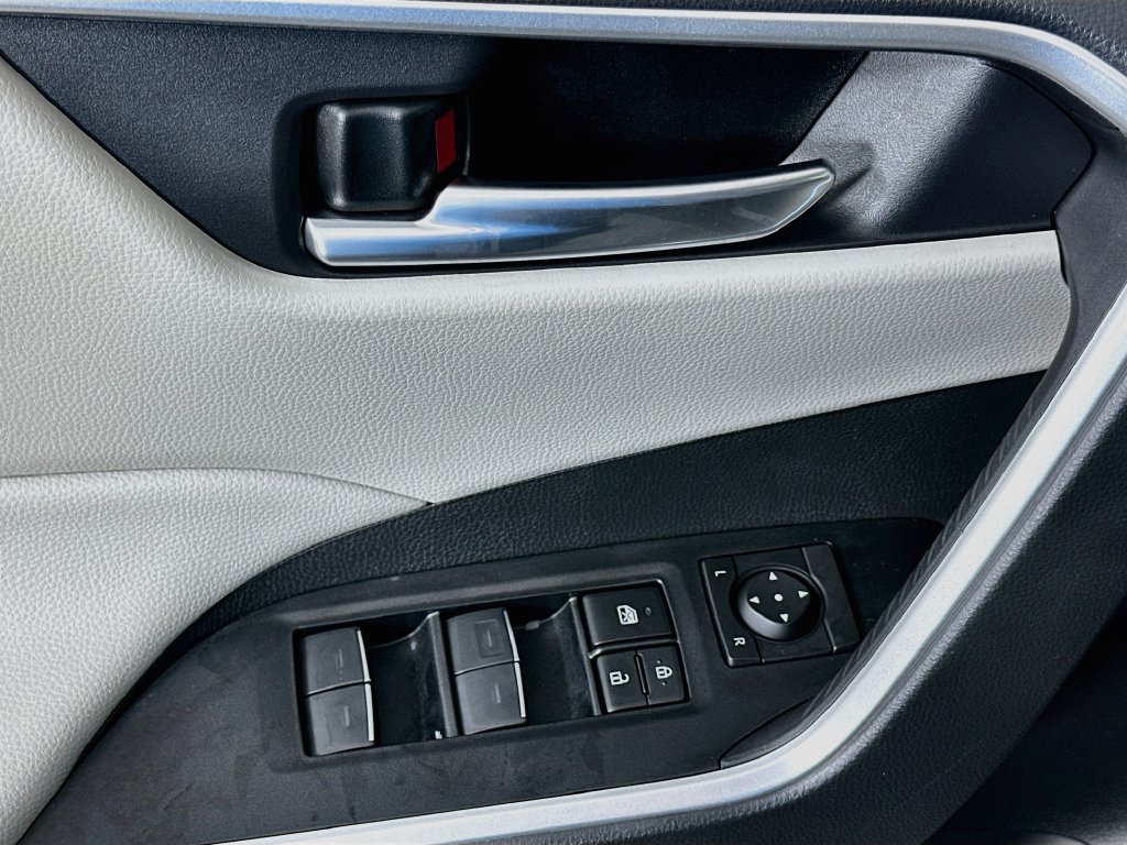 Thumbnail: 2025 Toyota RAV4 - 17