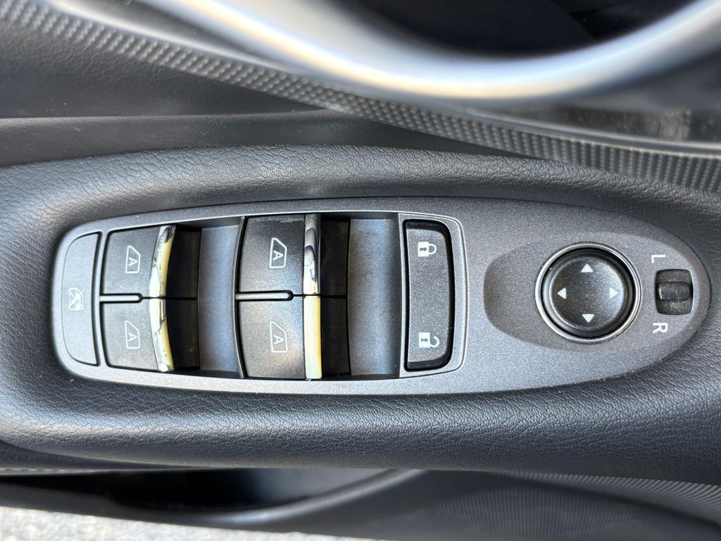 Thumbnail: 2015 INFINITI Q50 - 27