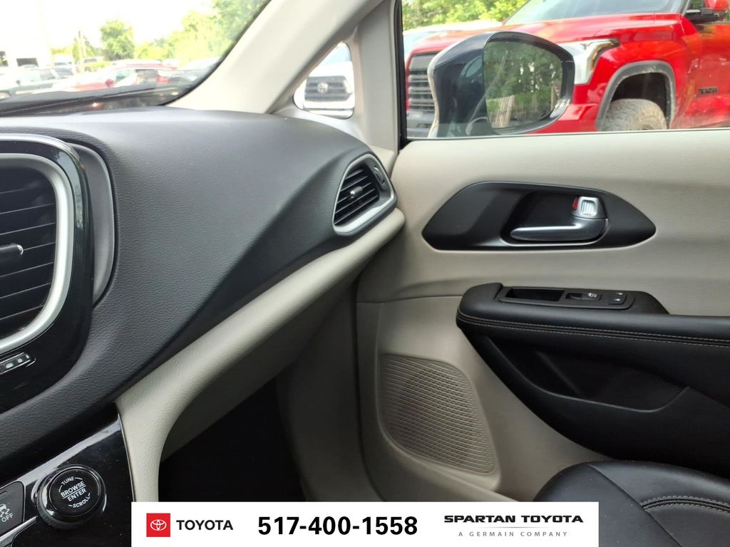 Used 2024 Black Chrysler Touring L image 22