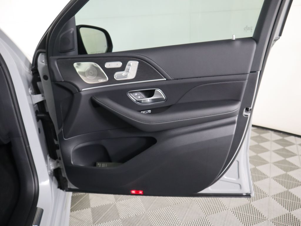 Thumbnail: 2026 Mercedes-Benz GLE - 27