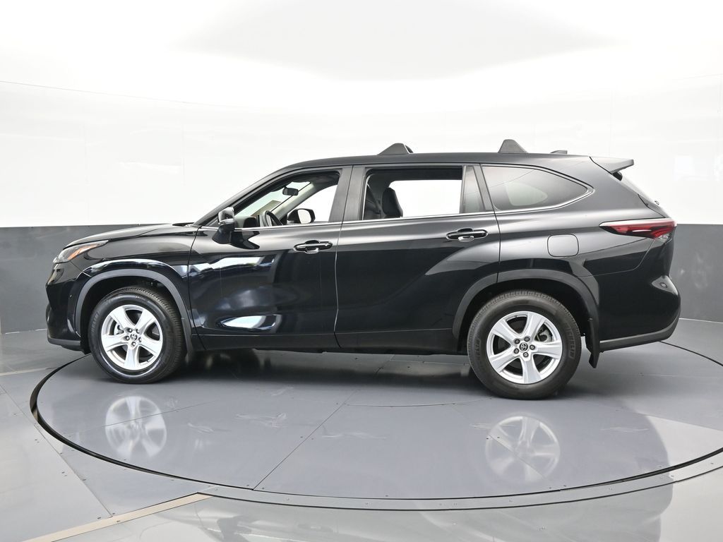 Used 2024 Toyota Highlander LE with VIN 5TDKDRBHXRS548389 for sale in Miami, FL