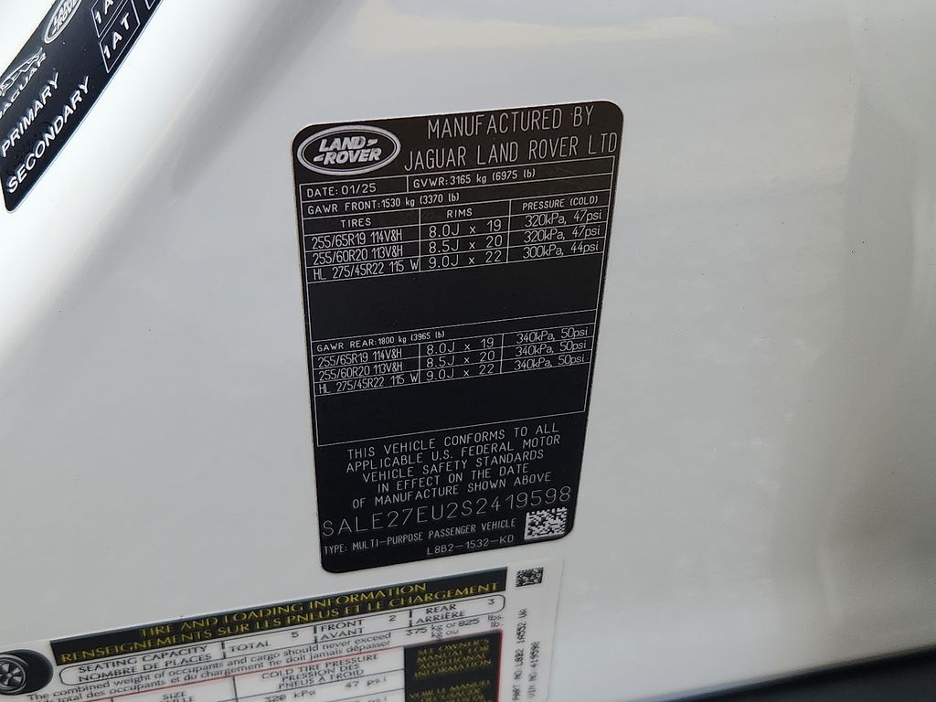 2025 Land Rover Defender 110 18