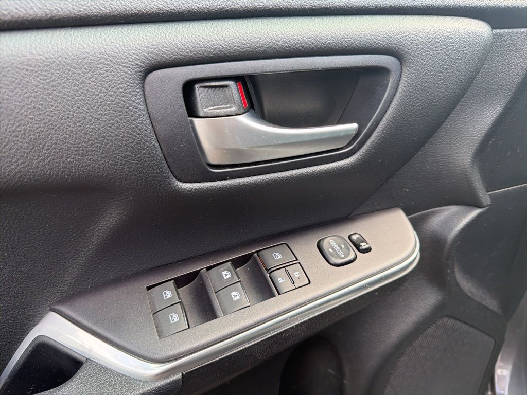 Thumbnail: 2016 Toyota Camry - 26