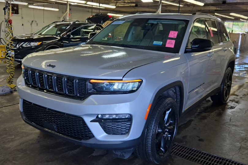 2024 Jeep Grand Cherokee Limited Silver at Auto Express Mitsubishi