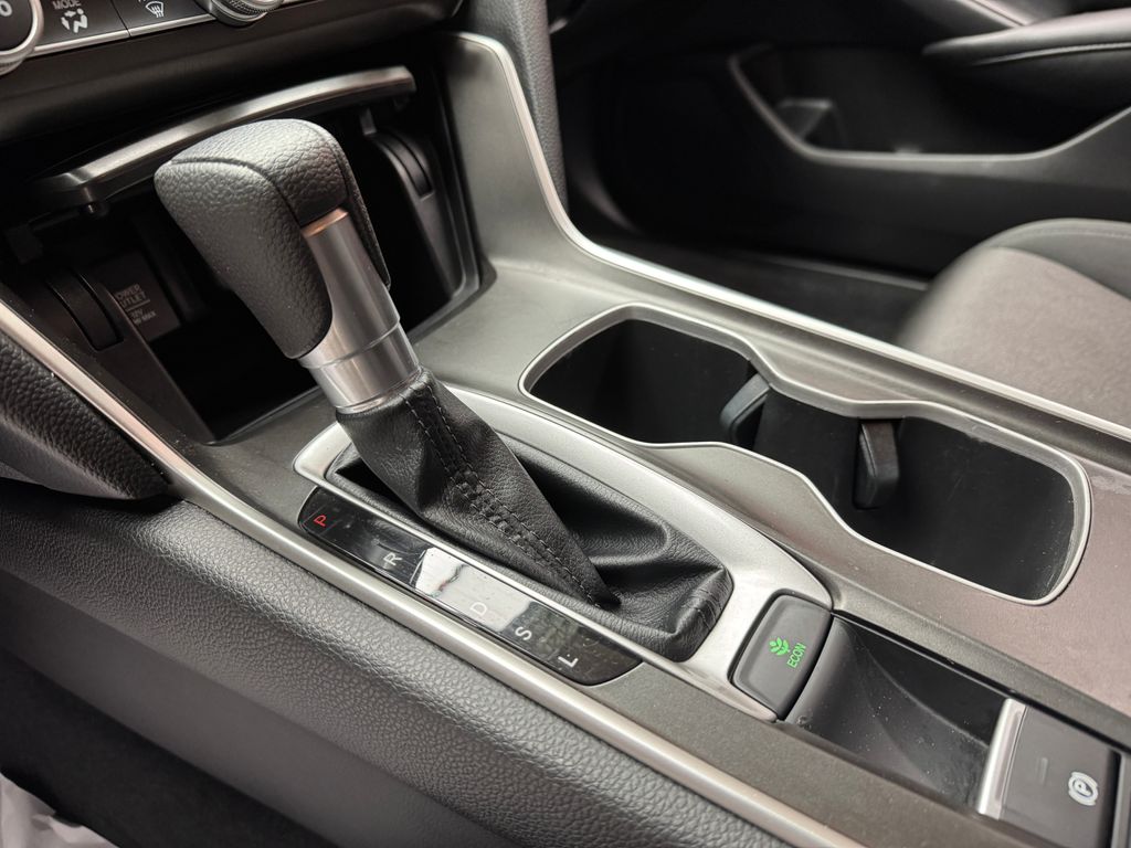 Used 2020 White Honda LX image 3