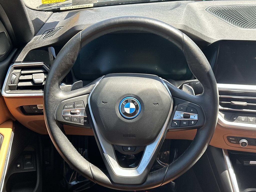 Thumbnail: 2022 BMW 3 Series - 21