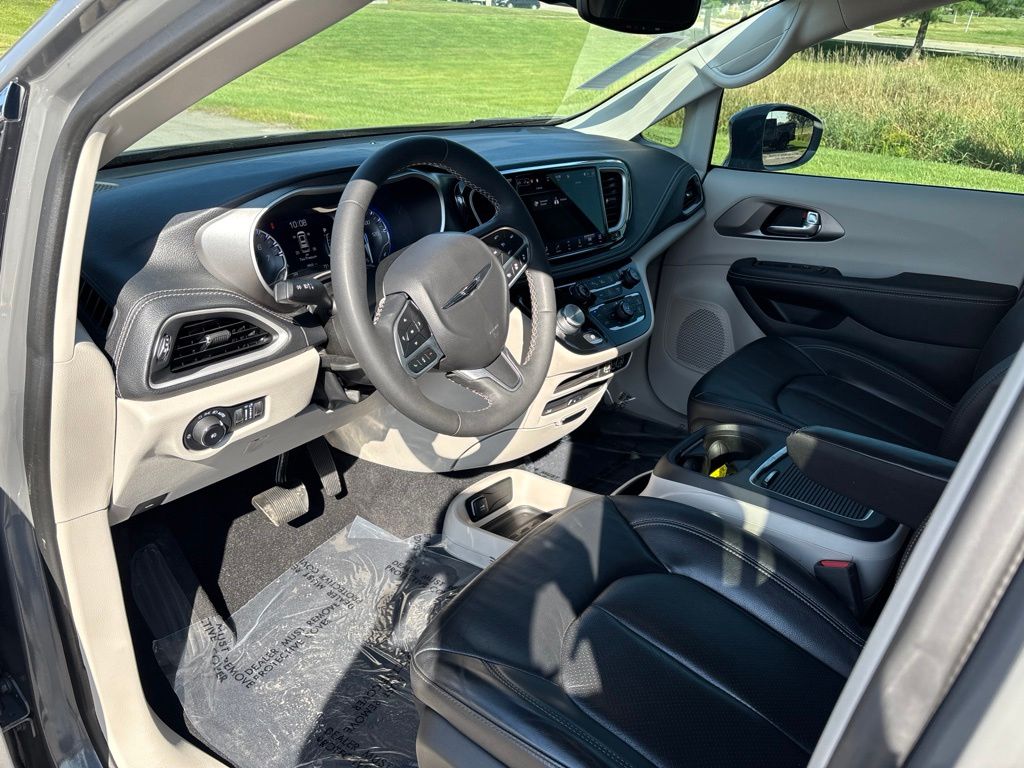 Used 2022 Chrysler Pacifica Van