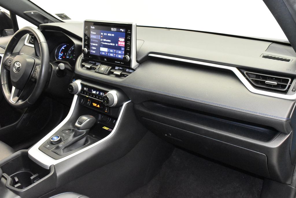 2022 Toyota RAV4 XSE 28