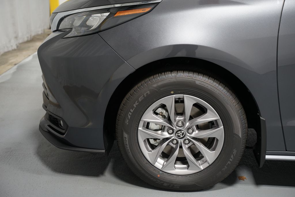 Thumbnail: 2025 Toyota Sienna - 5
