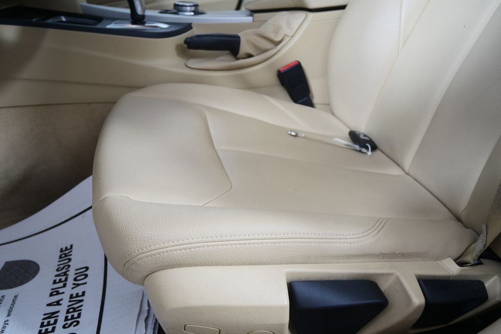 2015 BMW 3 Series 320i 9