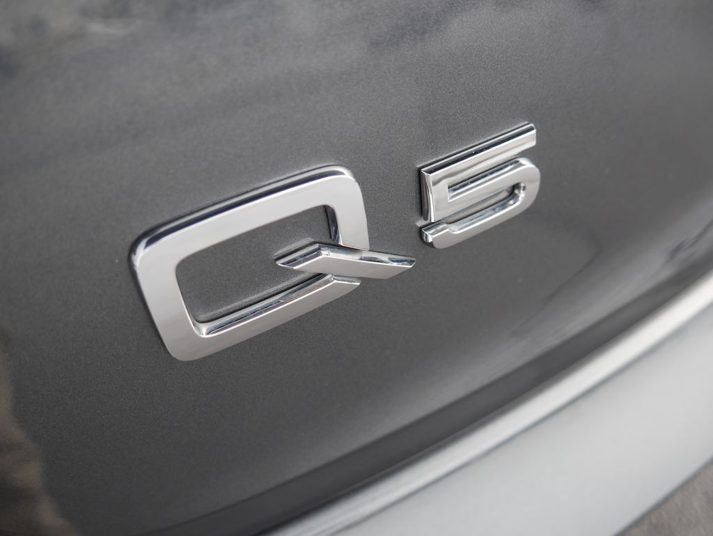 Thumbnail: 2023 Audi Q5 - 9