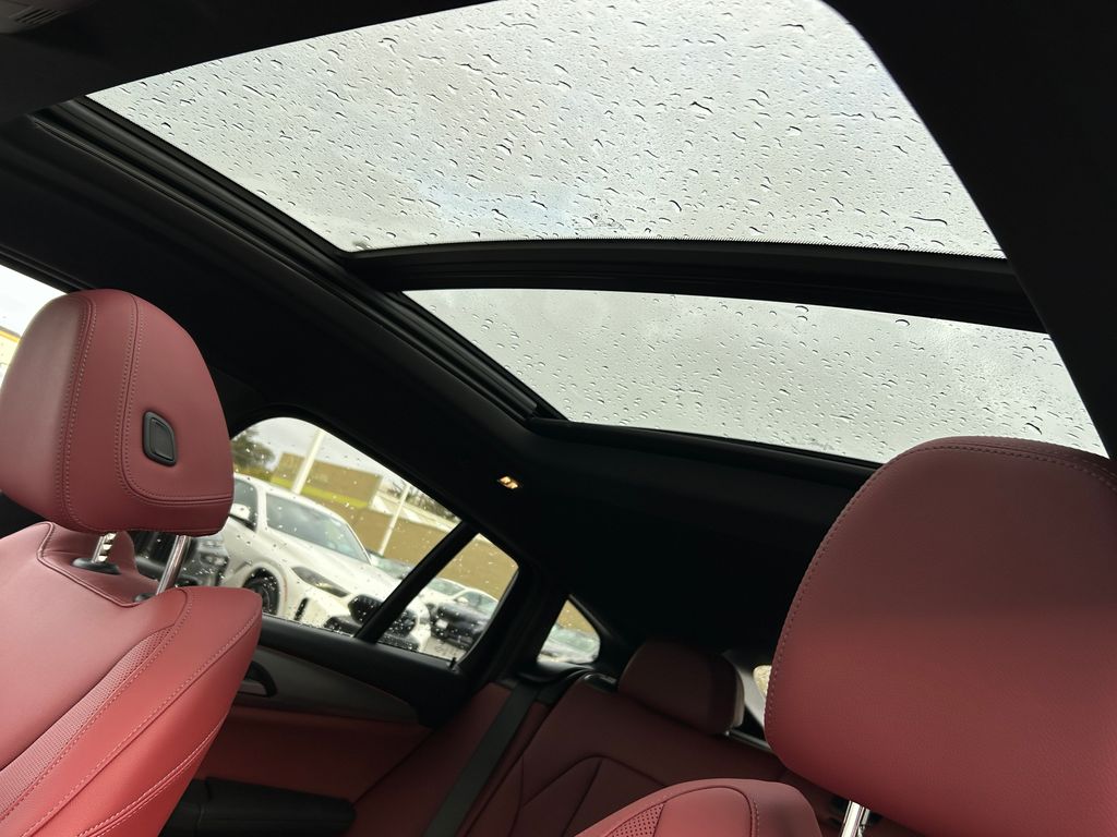 Thumbnail: 2025 BMW X4 - 16