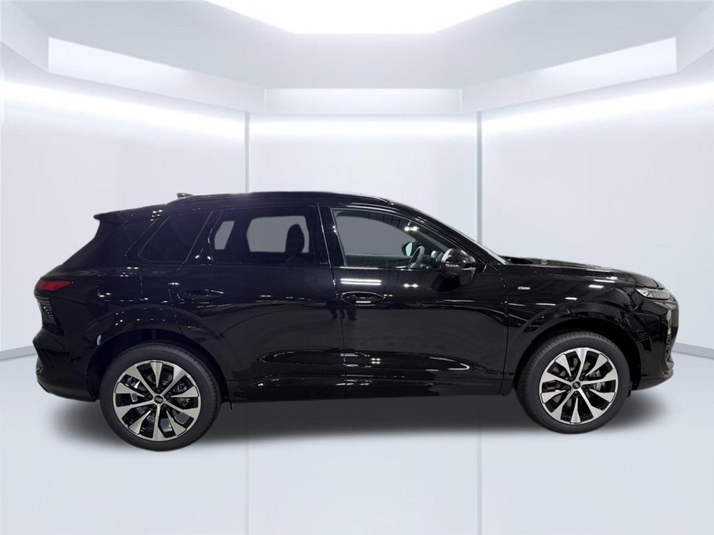 Thumbnail: 2026 Audi Q3 - 4