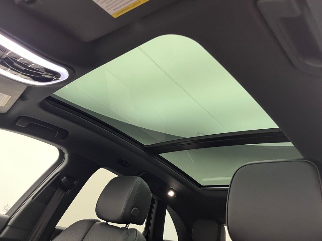Thumbnail: 2024 Porsche Macan - 31