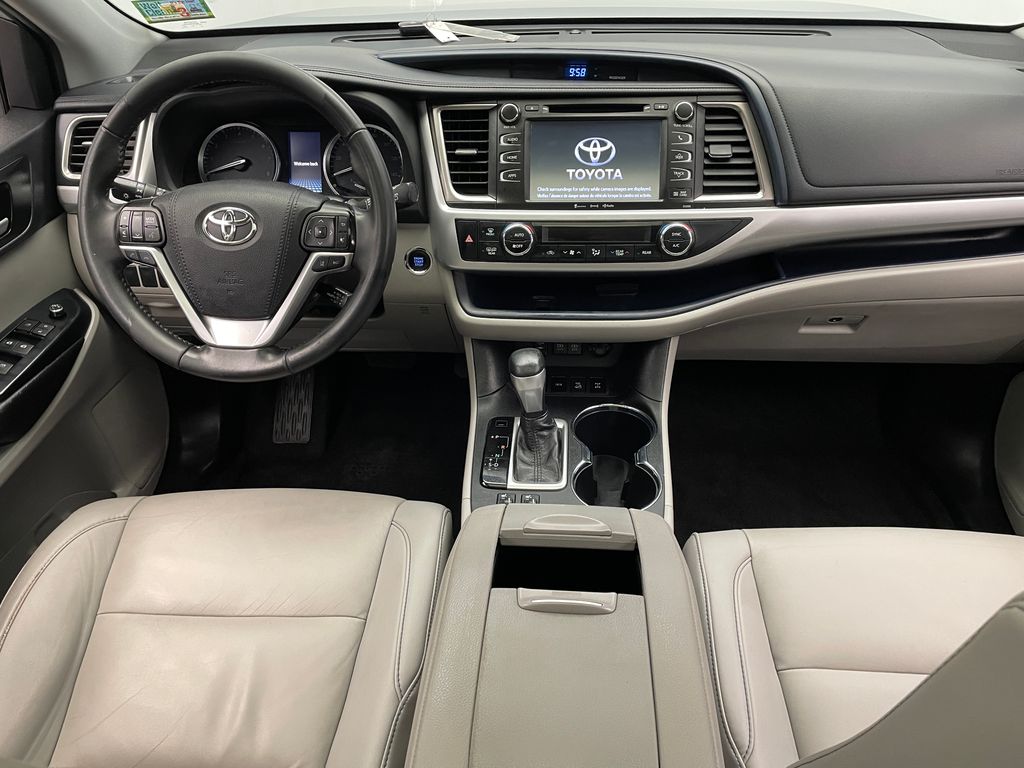 Thumbnail: 2019 Toyota Highlander - 19