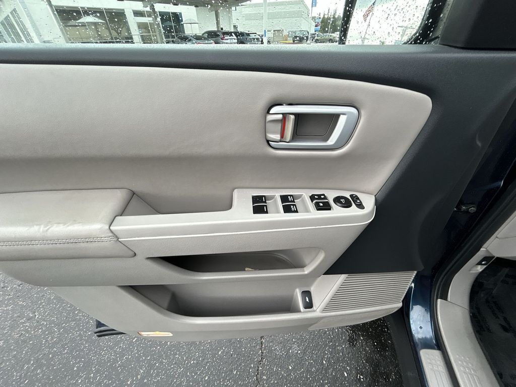 Thumbnail: 2011 Honda Pilot - 13