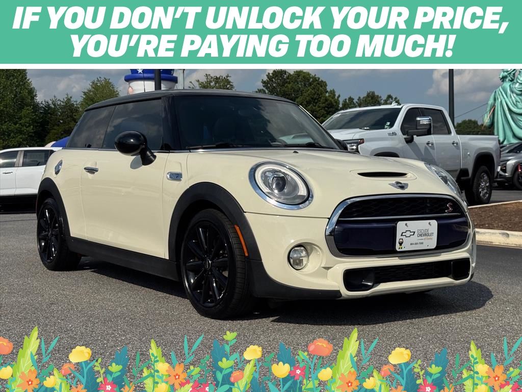 Pepper White 2017 MINI Cooper Hatchback Front-Wheel Drive 6-Speed Manual