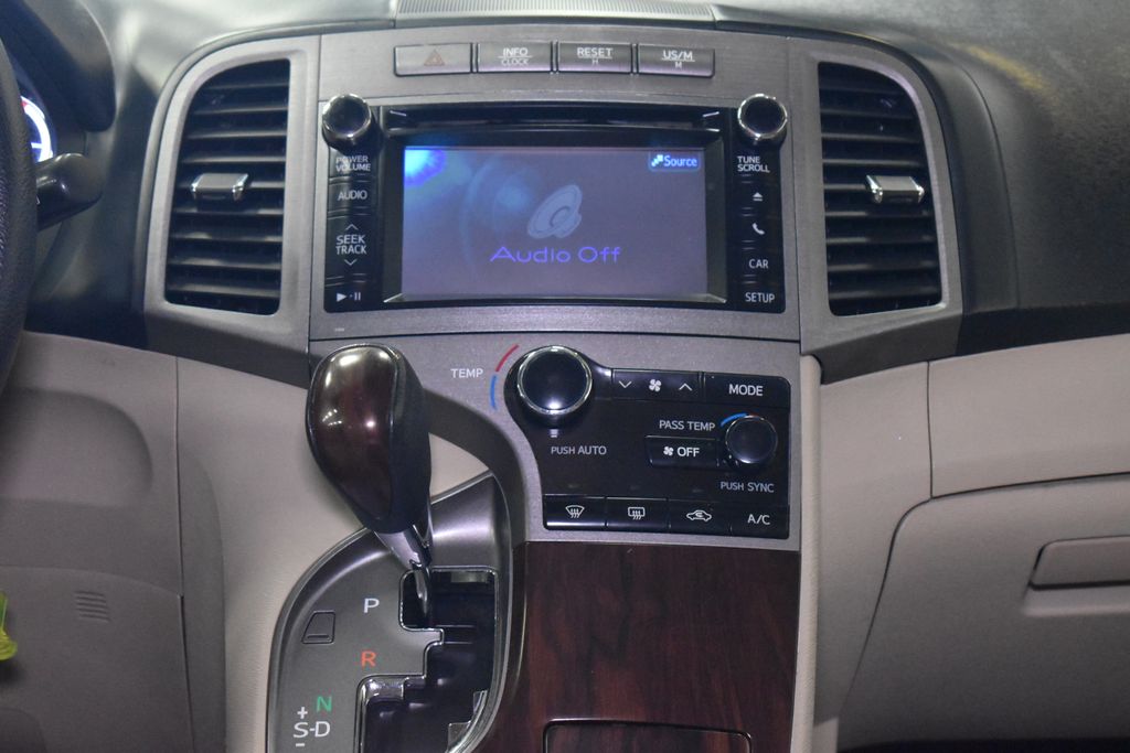 Thumbnail: 2013 Toyota Venza - 17