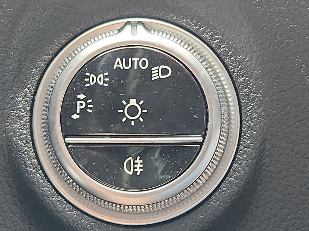 Thumbnail: 2023 Mercedes-Benz C-Class - 25