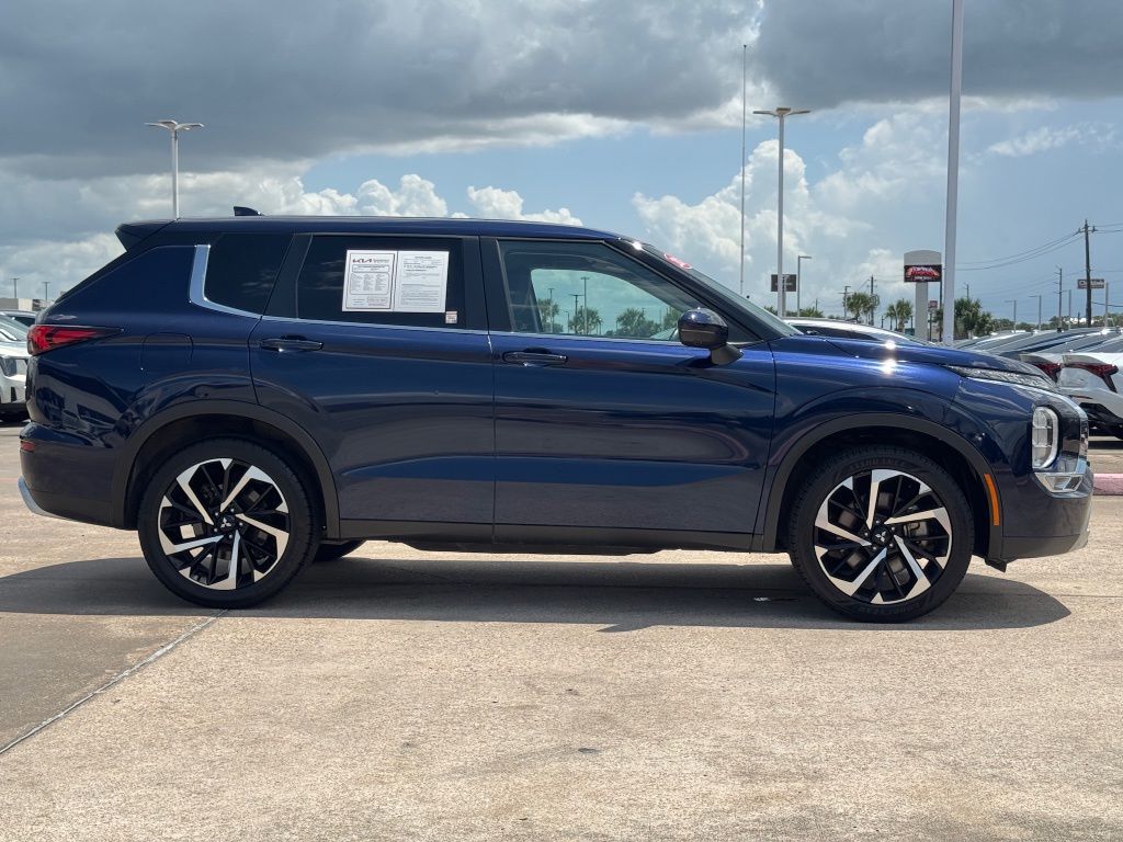 2024 Mitsubishi Outlander SE Silver at South Houston Nissan