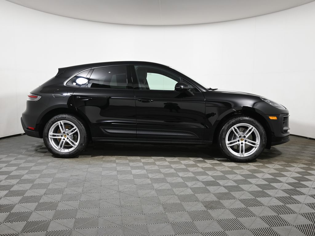 Thumbnail: 2026 Porsche Macan - 8