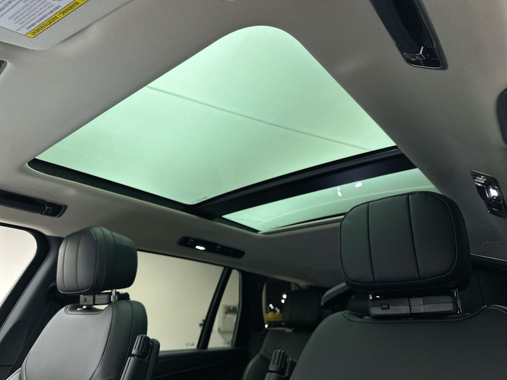 Thumbnail: 2026 Land Rover Range Rover - 11