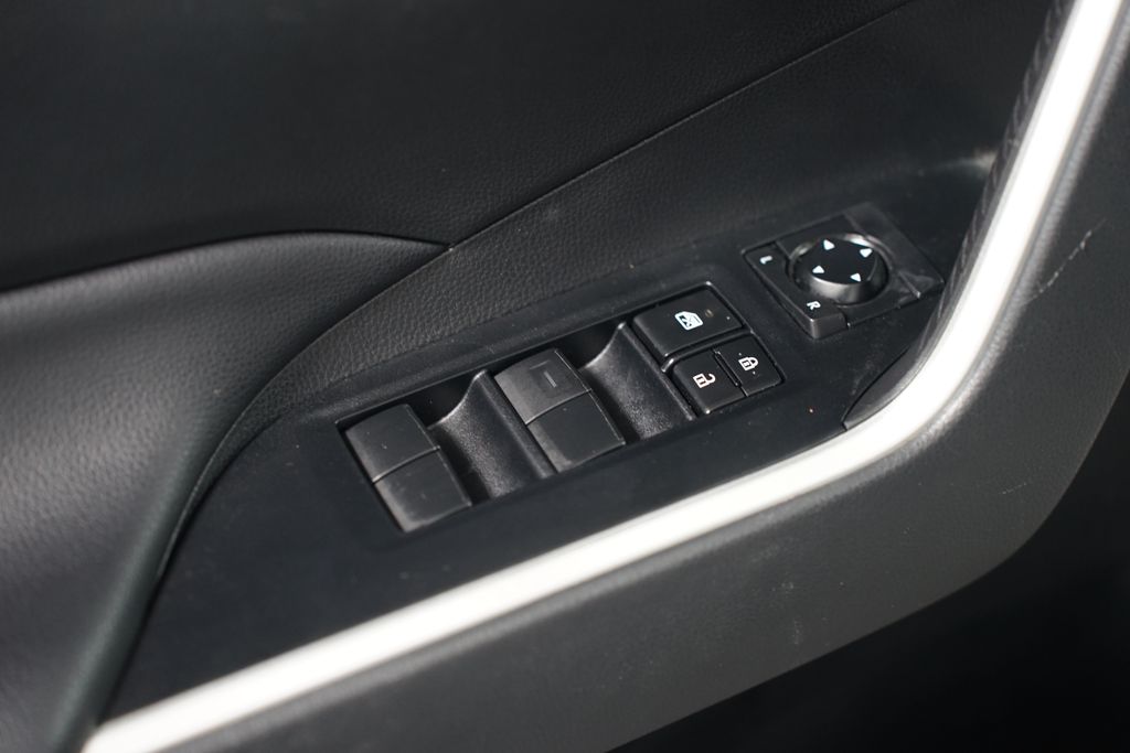 2021 Toyota RAV4 XLE 30