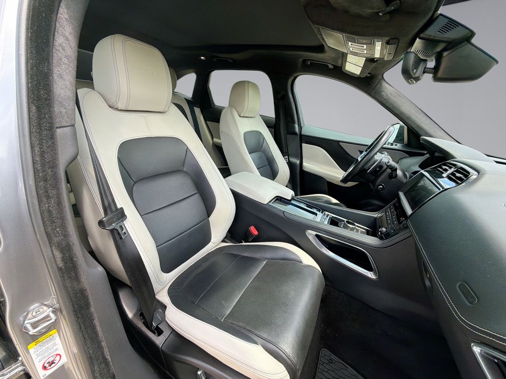 Thumbnail: 2020 Jaguar F-Pace - 16