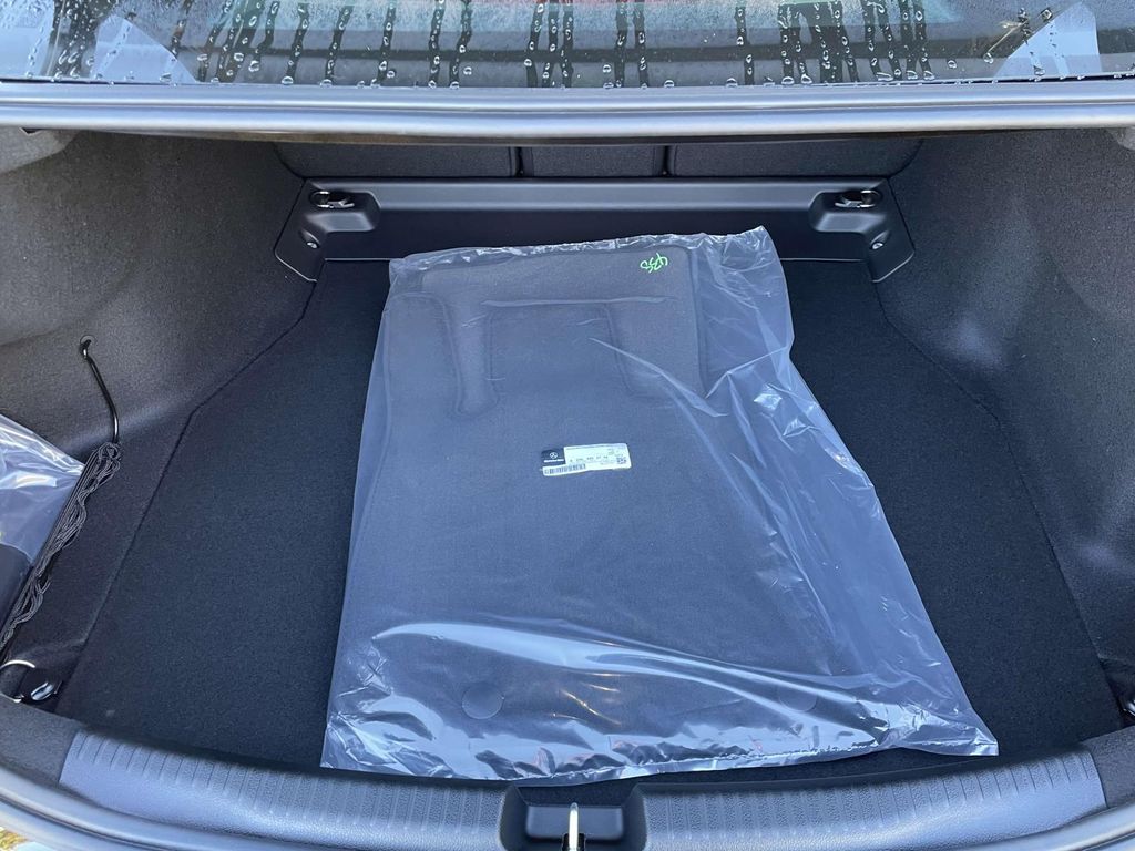 Thumbnail: 2025 Mercedes-Benz C-Class - 10