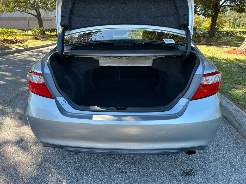 Thumbnail: 2015 Toyota Camry - 10