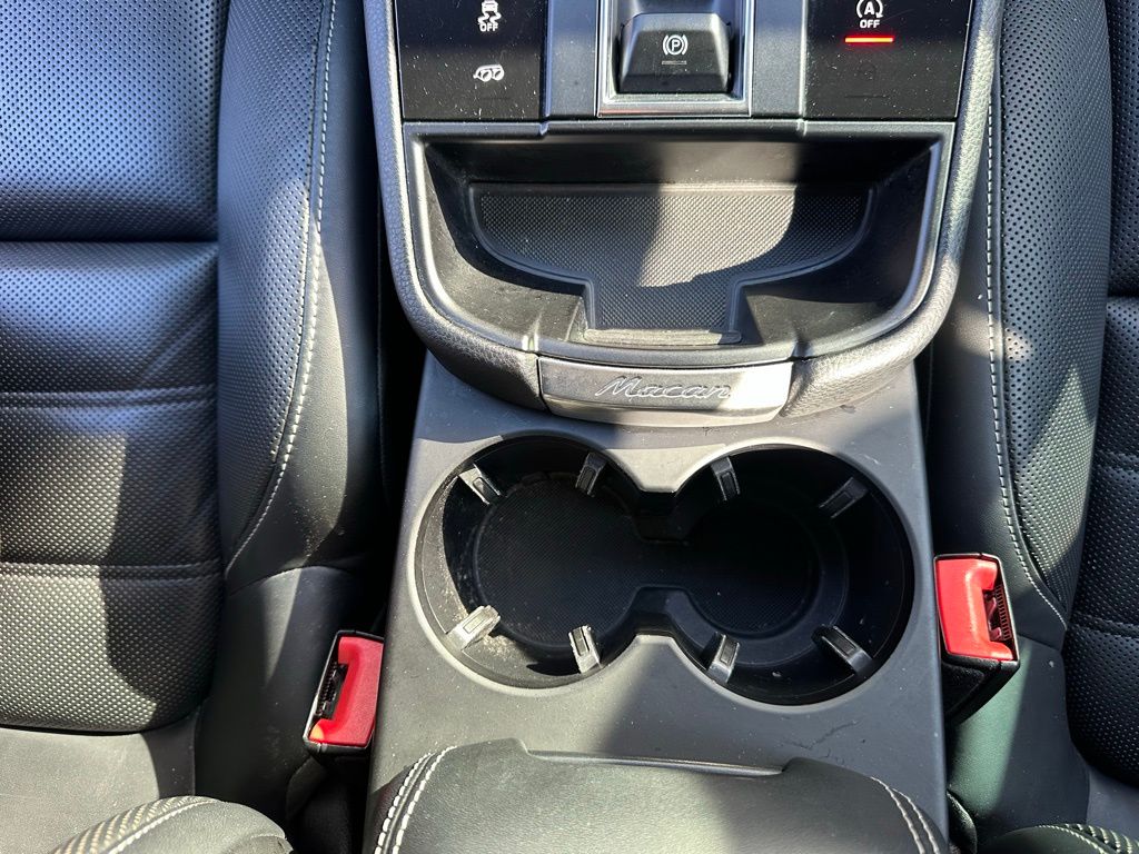 Thumbnail: 2023 Porsche Macan - 28